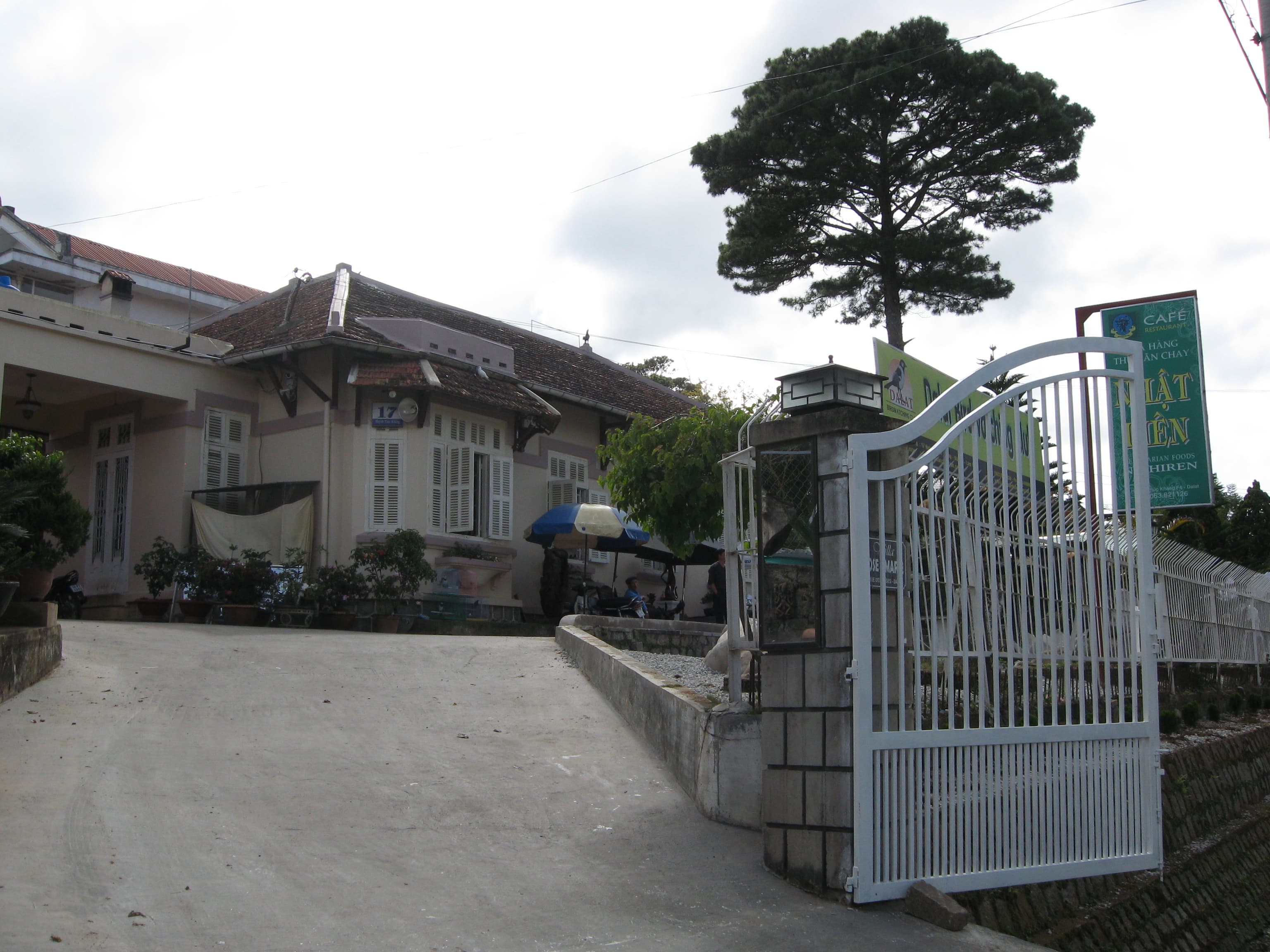 Streets and housing in Vietnam